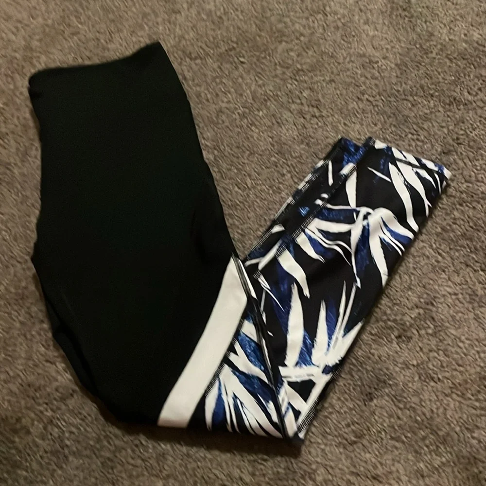 fabletics workout set bra and leggings - Picture 4 of 7